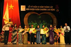 Công ty TNHH Ba Huân nhận Huân chương lao động hạng Ba