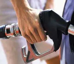 Xăng dầu chịu thuế bảo vệ môi trường thay cho phí