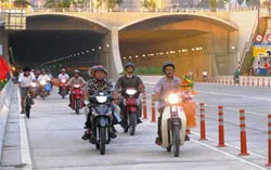 P/v PCT UBND quận 2 Huỳnh Thanh Khiết về hạ tầng giao thông và những công trình dân sinh của quận trong năm mới 2012