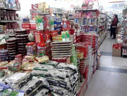 Lãnh đạo Thành ủy TP.HCM và UBND TP.HCM kiểm tra thị trường Tết.