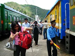 PV ông Đinh Văn Sang - Phó Tổng Giám đốc Công ty vận tải đường sắt Sài Gòn về kinh nghiệm bán vé tàu Tết