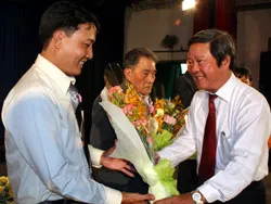 Giao lưu gương sáng Đảng viên: Gia đình công nhân có 2 thế hệ là Đảng viên