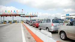 Ngày đầu thu phí tuyến TPHCM-Trung Lương: Lượng xe giảm, không xảy ra ùn tắc giao thông
