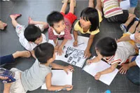 Thiếu nhi tham gia vẽ tranh vì môi trường