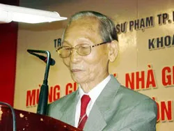 Cố Giáo sư Lê Trí Viễn nhận giải thưởng Hồ Chí Minh