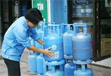 Hôm nay giá gas giảm thêm 10.000 đồng/bình 12kg