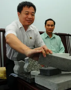  Chuyển giao công nghệ làm bê tông từ cát và nước biển cho Bộ Quốc phòng