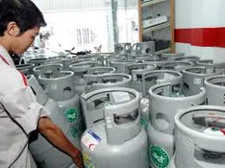 Giảm giá gas trong nước còn 405.000 đồng - 411.000 đồng/bình 12kg