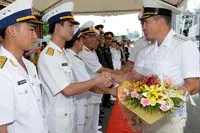 Lãnh đạo thành phố tiếp đoàn tàu chỉ huy Quân sự Nga