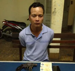 Khám phá băng nhóm tàng trữ vũ khí quân dụng trái phép