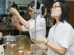 Đại học ngoài công lập: Cửa hẹp cho thí sinh nghèo