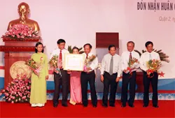 Quận 2 đón nhận Huân chương Lao động hạng Nhì