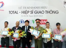 Total Việt Nam tặng thưởng cho các Total Hiệp sỹ giao thông