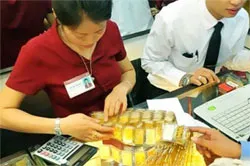 Thị trường vàng TPHCM ngày đầu tiên thực hiện Nghị định 24