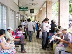 Đối thoại cùng chính quyền TP: Tiếp tục nóng về viện phí mới và BHYT