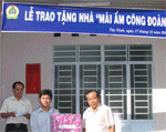 Trao mái ấm công đoàn và hỗ trợ công nhân khó khăn