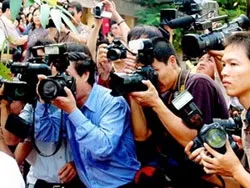Khi tác nghiệp, nhà báo phải biết tự bảo vệ mình