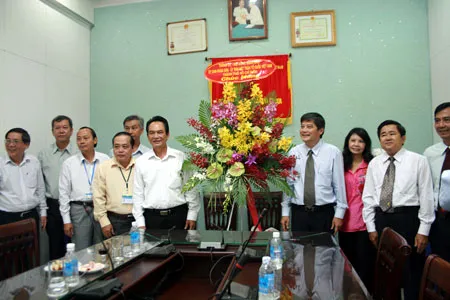 PBT Thường trực Thành ủy Nguyễn Văn Đua thăm Đài TNND TP nhân kỷ niệm 87 năm Ngày Báo chí Cách Mạng VN 1