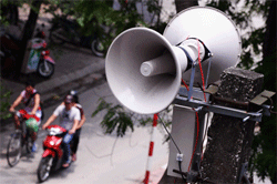 Về ngoại ô nghe tiếng nói truyền thanh