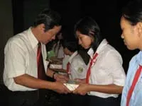 Trao học bổng Nguyễn Đức Cảnh