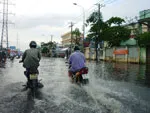 TPHCM: Mưa kéo dài gây ngập ở nhiều nơi