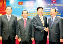 Thúc đẩy đầu tư vào Thủ đô Viêng - Chăn và tỉnh Chăm - pa - sắc