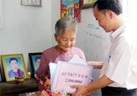 Thăm và tặng quà mẹ Việt Nam anh hùng