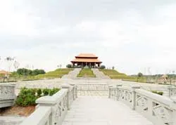 Dâng hương tưởng niệm liệt sĩ Thanh niên xung phong hi sinh tại biên giới Tây Nam
