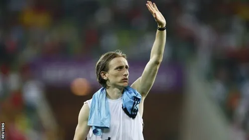 Modric bị phạt 2 tuần lương