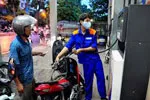 Xăng tăng thêm 900 đồng/lít