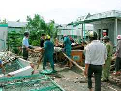 Các tỉnh phía Nam khu vực ĐBSCL khắc phục hậu quả lốc xoáy