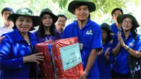 Lãnh đạo Thành ủy TPHCM thăm chiến sĩ Mùa hè xanh