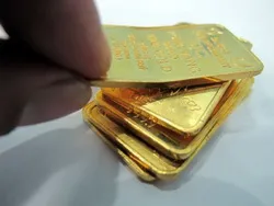 SJC lần thứ 2 ngừng mua vàng móp méo