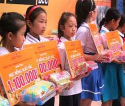 Trao hơn 200 suất học bổng cho con em hộ nông dân nghèo