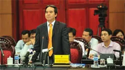 Thống đốc Ngân hàng Nhà nuớc Nguyễn Văn Bình giải trình truớc QH vê tình hình nợ xấu