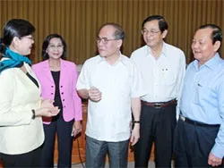 Chủ tịch Quốc hội Nguyễn Sinh Hùng làm việc với lãnh đạo TP.HCM
