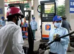Giá xăng tăng 650 đồng/lít: Người dân lại lo