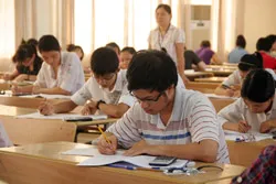 Bình luận: Hai kỳ thi và những khoảng cách đáng lo ngại