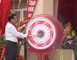 Cả nước rộn ràng ngày khai giảng năm học mới 2012-2013