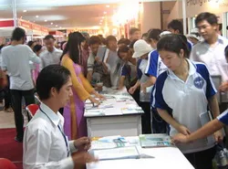 Gần 300 người tìm được việc làm