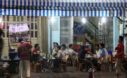 Lấn chiếm lòng đường vỉa hè, bài toán khó giải!