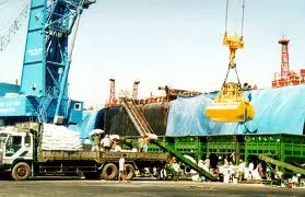 Phấn đấu cân bằng cán cân thương mại