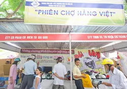 Cần Giờ khai mạc phiên chợ hàng Việt năm 2012