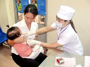 TPHCM: Từ tháng 10, triển khai uống bổ sung vắcxin phòng ngừa bại liệt