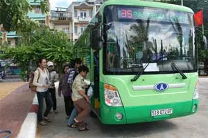 Xe buýt quận 1: vẫn còn hạn chế nhưng phần lớn người dân hài lòng