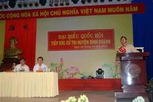 Tin TPHCM ngày 07/10/2012: Đại biểu Quốc hội tiếp xúc cử tri huyện Bình Chánh