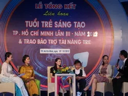 Tổng kết Liên hoan Tuổi trẻ sáng tạo lần III năm 2012 và trao Bảo trợ tài năng trẻ TP