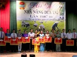 12/10: Diễn ra VCK hội thi “Nhà Nông đua tài toàn quốc” lần III năm 2012