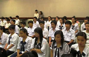 Trao học bổng cho 270 học sinh, sinh viên khá giỏi