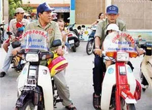 Người dân hài lòng với dịch vụ “Taxi 2 bánh”